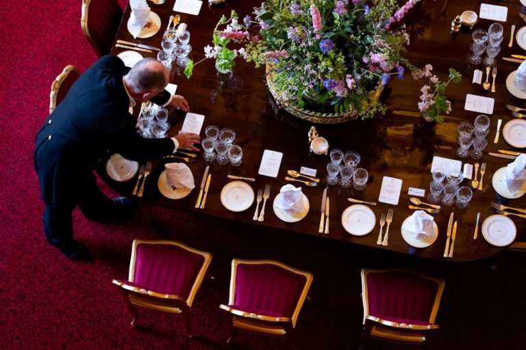 Dineul Regal între Eleganță și Diplomație