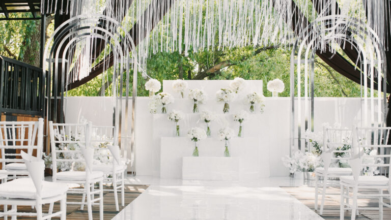 nunta cu tema moderna si decoratiuni florale